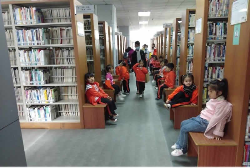 阅读相伴 快乐同行——我馆接待雅安三幼师生参观活动