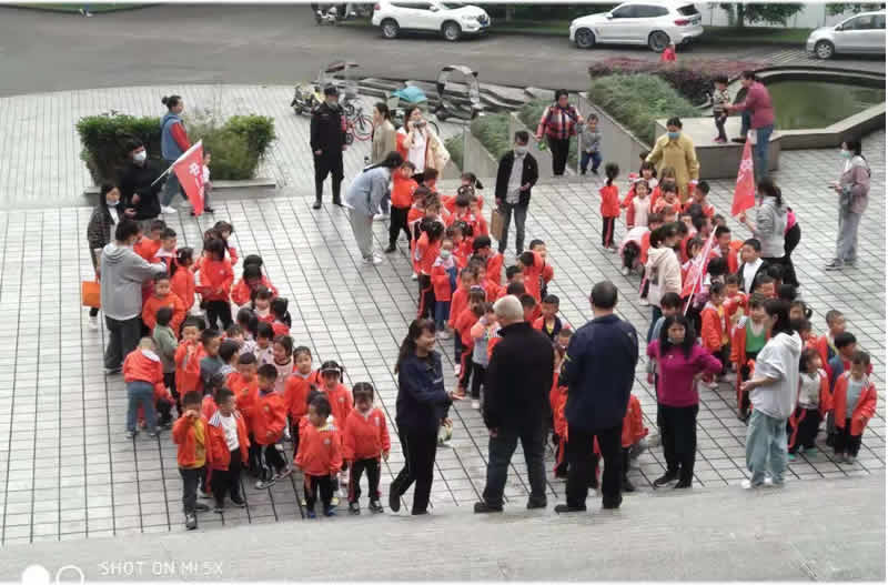 阅读相伴 快乐同行——我馆接待雅安三幼师生参观活动