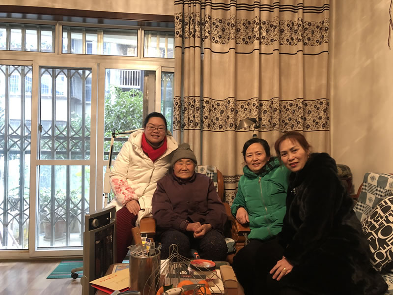 图书馆慰问看望老干部