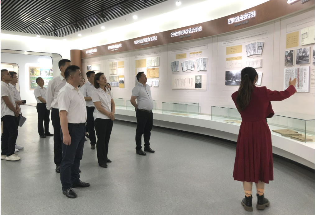 图书馆档案馆直属党支部开展主题教育联合党日活动