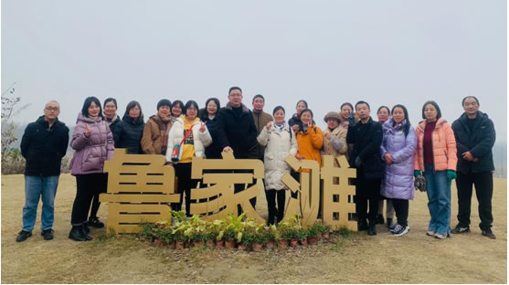 图书二馆举办“健步迎新”工会活动