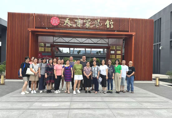 图书馆部门工会组织会员参观“天府家风馆”