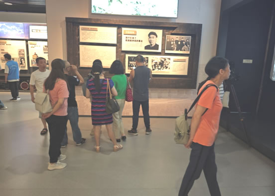 图书馆部门工会组织会员参观“天府家风馆”