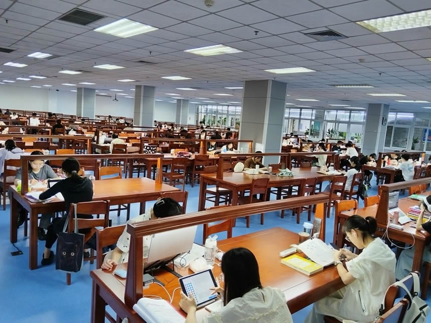 以读者服务为本 持续优化改善阅览环境