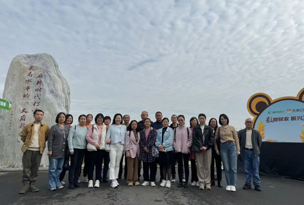 图书馆部门工会赴眉山永丰村、三苏祠开展工会活动