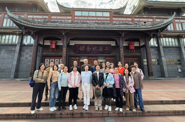 图书馆部门工会赴眉山永丰村、三苏祠开展工会活动