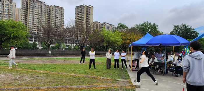 飒！运动会上图书档案人努力拼搏的身影