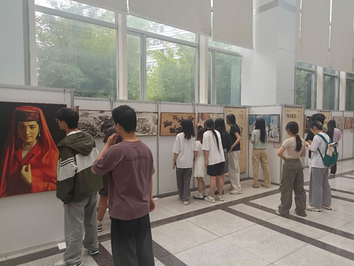 图书馆举办“守赤心·传文脉”非遗主题展