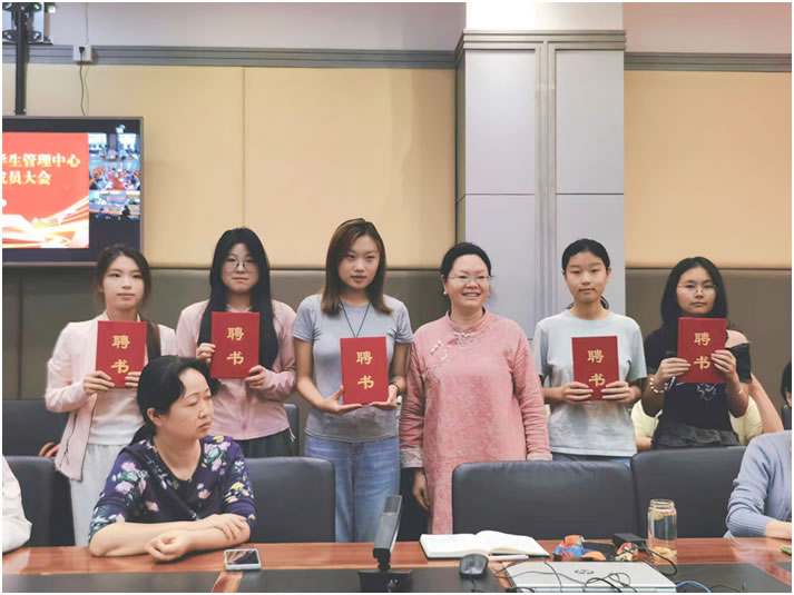 第十一届图书馆学生管理中心第一次全体成员大会顺利召开