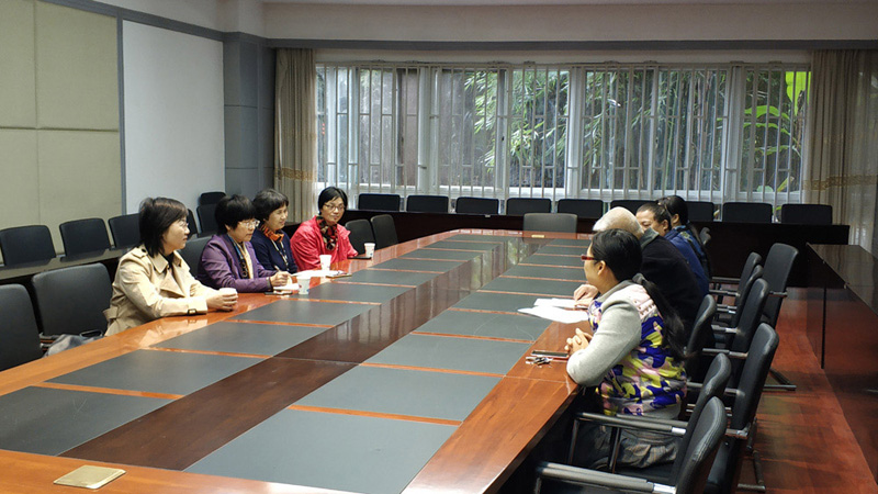 广州大学图书馆老师到雅安校区图书一馆参观交流