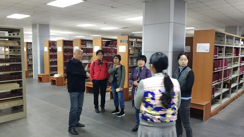 广州大学图书馆老师到雅安校区图书一馆参观交流