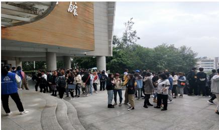 雅安校区本科新生参观图书馆活动圆满结束